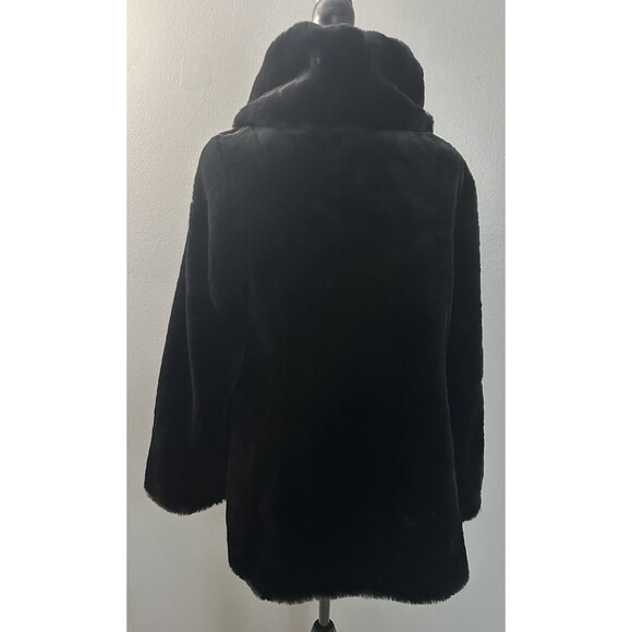 Women’s  Jones New York Faux Fur Jacket Beautiful Black Coat Button Size Small - Picture 3 of 11
